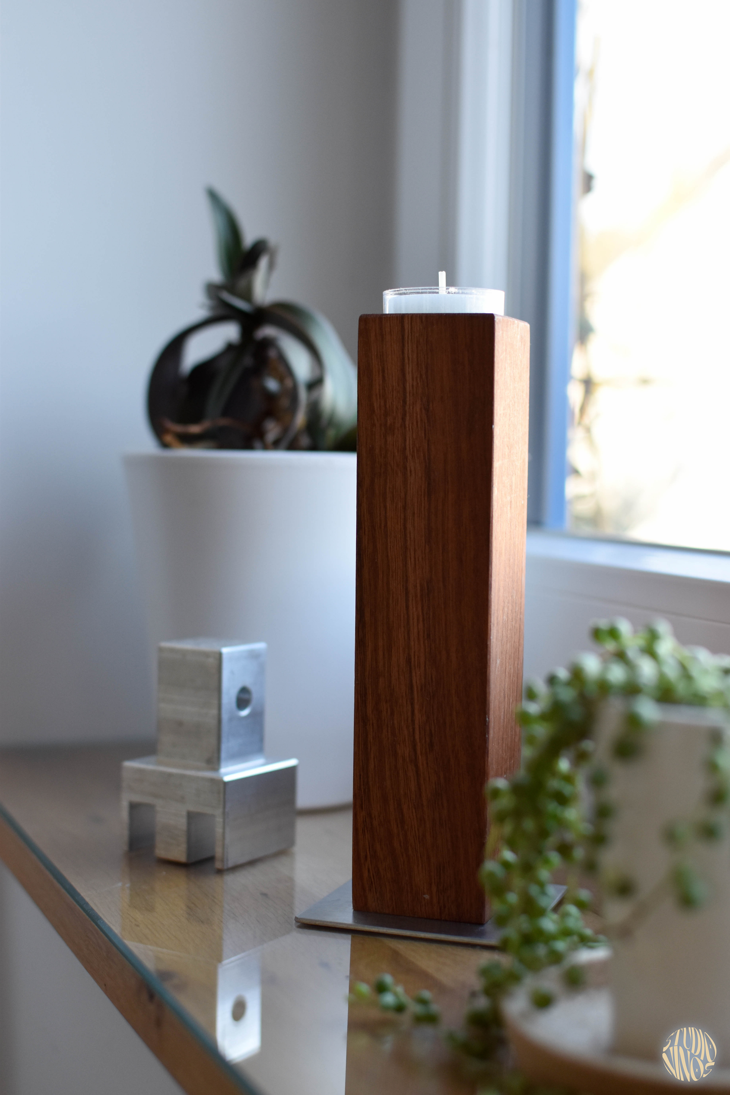 Roow – Dreiteiliges Holzkerzenhalter-Set mit Edelstahlplatte