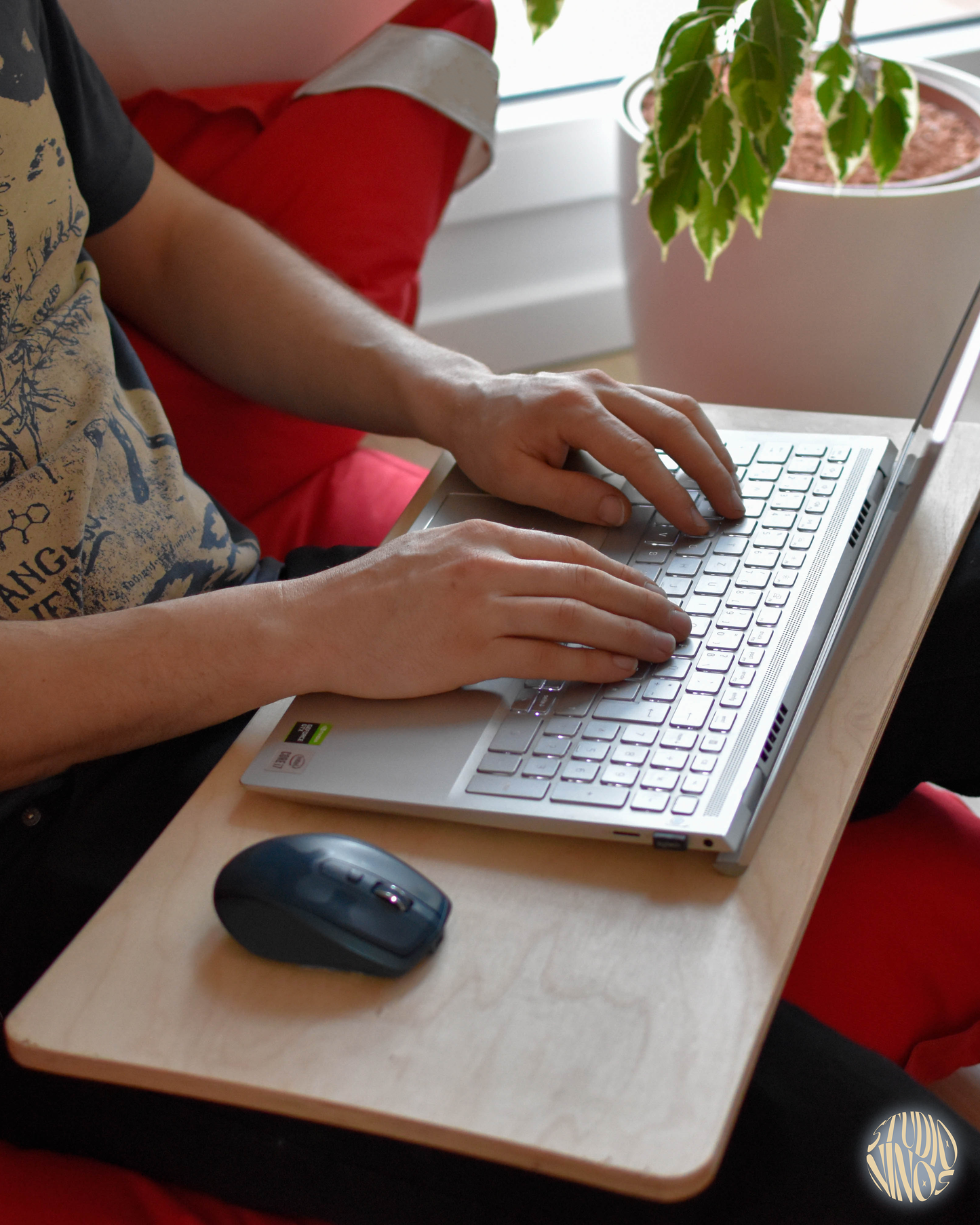 Pillow - Laptopunterlage – Minimalistisches Schoßbrett aus Birke-Multiplex
