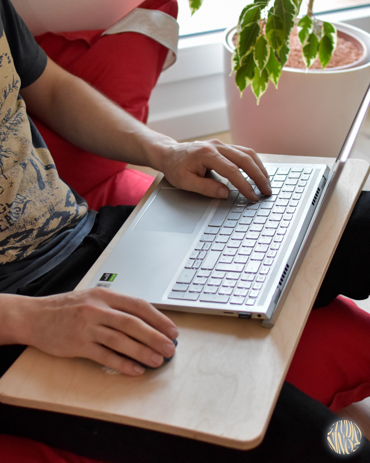 Pillow - Laptopunterlage – Minimalistisches Schoßbrett aus Birke-Multiplex
