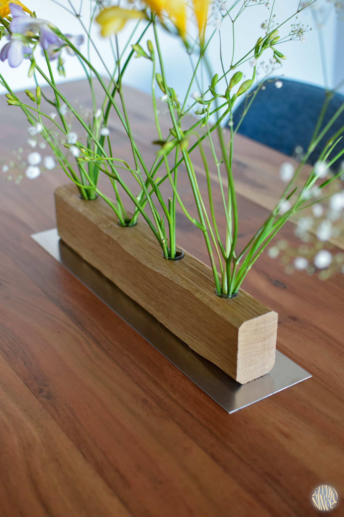 Anni - Blumengesteck – Minimalistisches Tischgesteck aus Eichenholz & Edelstahl