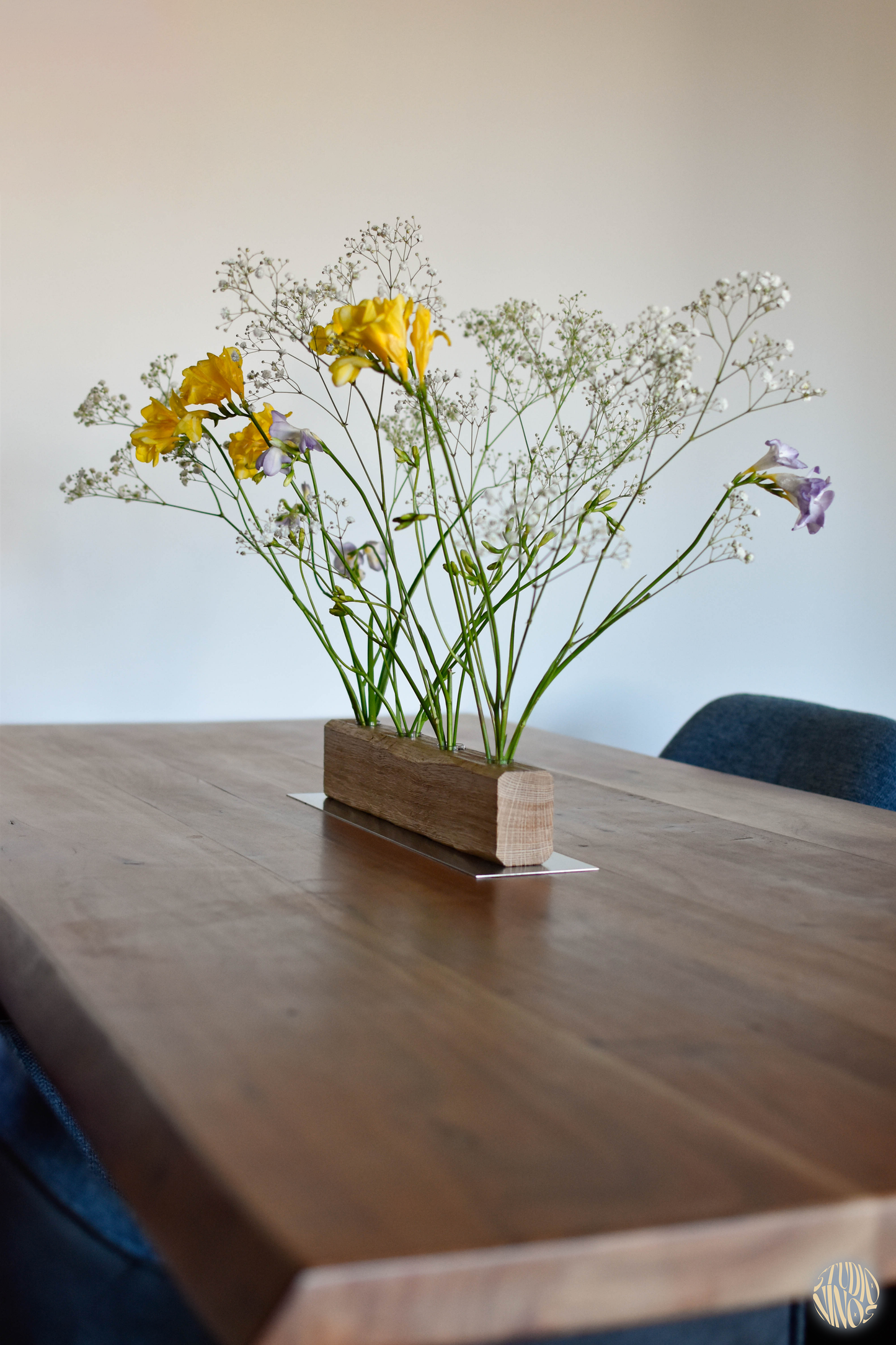Anni - Blumengesteck – Minimalistisches Tischgesteck aus Eichenholz & Edelstahl