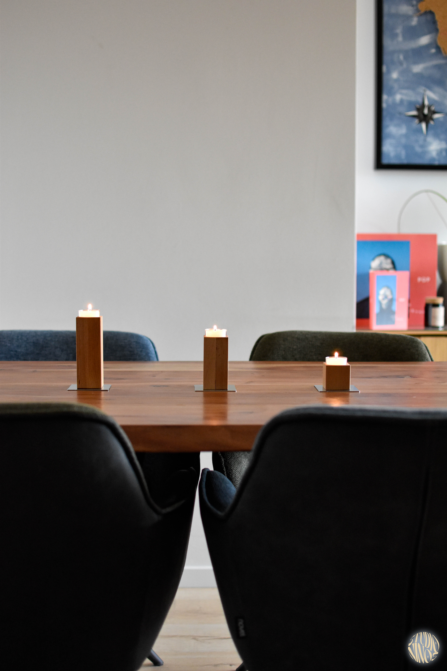 Roow – Dreiteiliges Holzkerzenhalter-Set mit Edelstahlplatte
