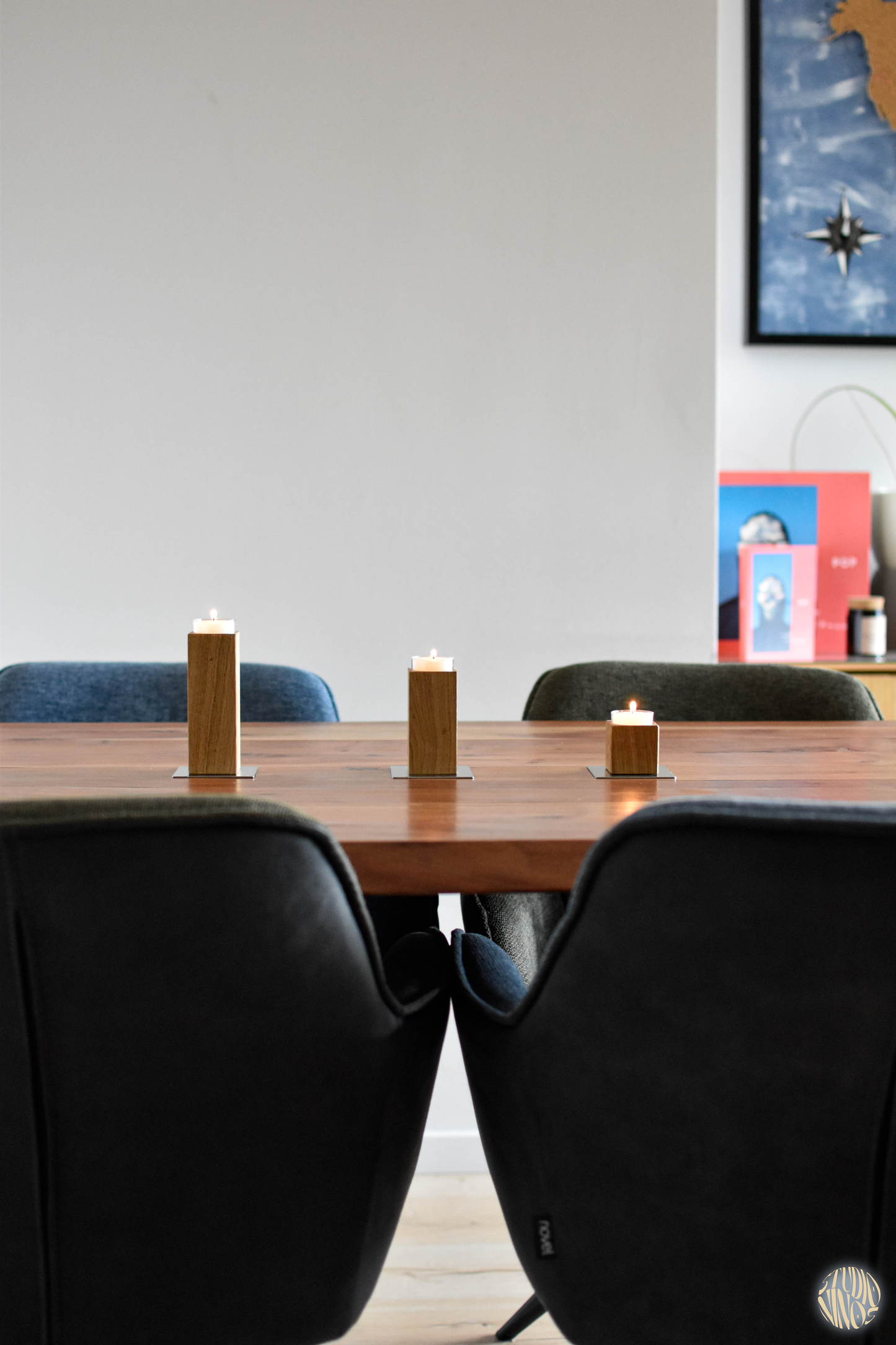 Roow – Dreiteiliges Holzkerzenhalter-Set mit Edelstahlplatte