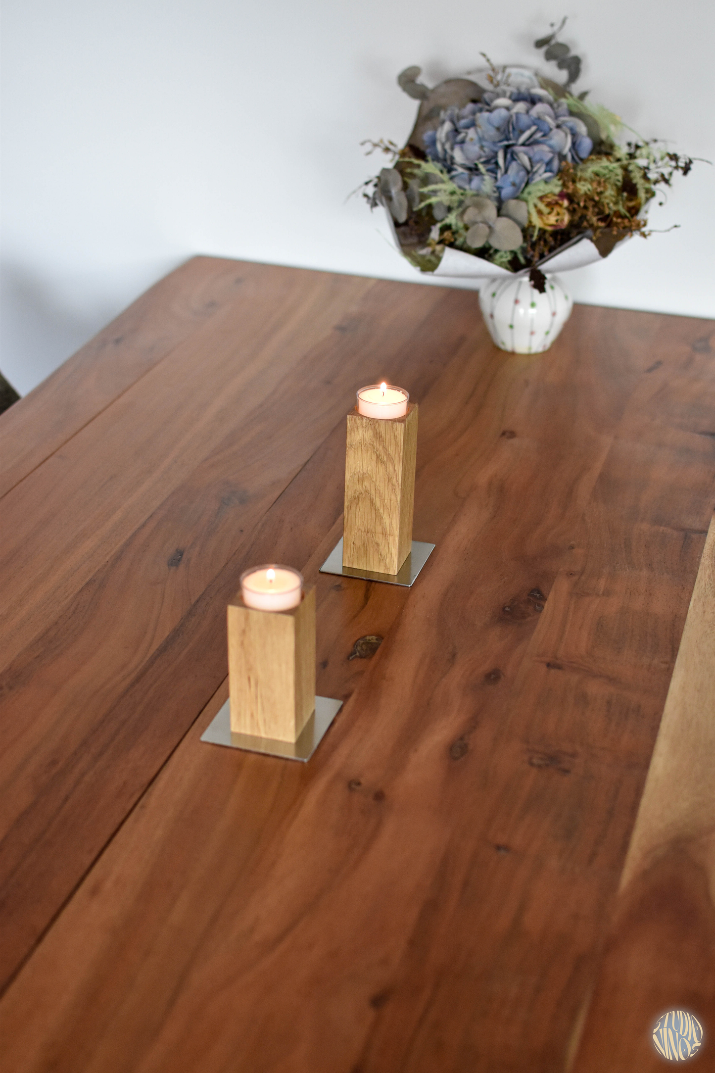 Roow – Dreiteiliges Holzkerzenhalter-Set mit Edelstahlplatte